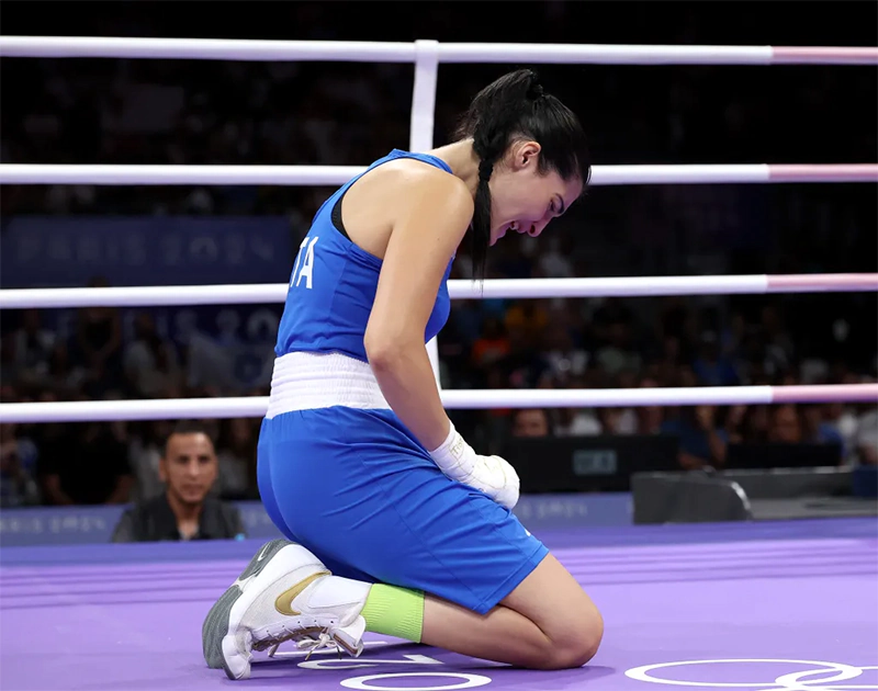Angela Carini, on her knees, crying