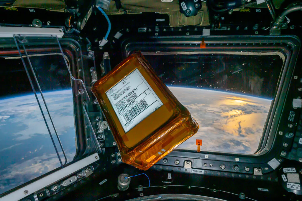 AWS Snowcone, ISS.