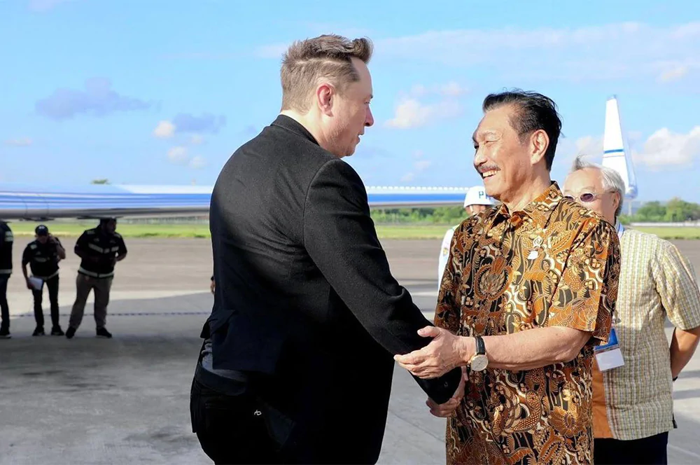 Elon Musk, Bali, Indonesia, Starlink