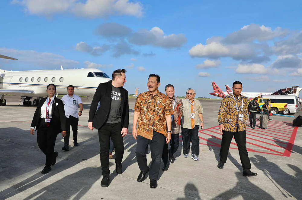 Elon Musk, Bali, Indonesia, Starlink