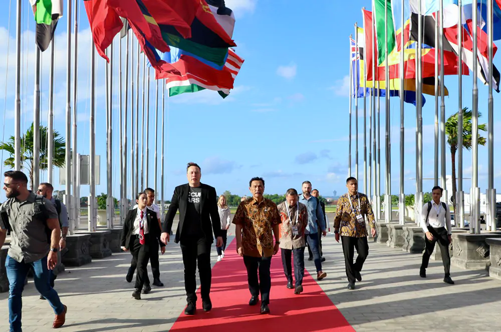 Elon Musk, Bali, Indonesia, Starlink
