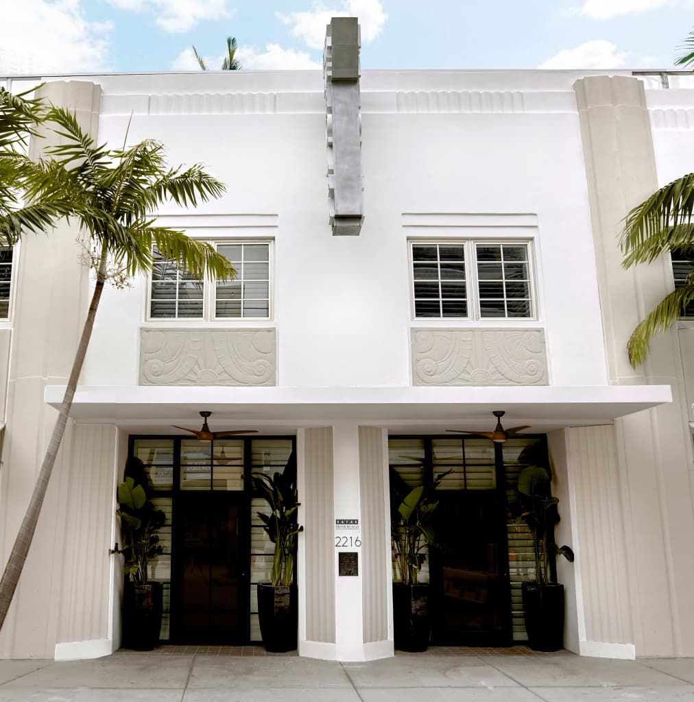The front entry of Kayak Miami Beach.