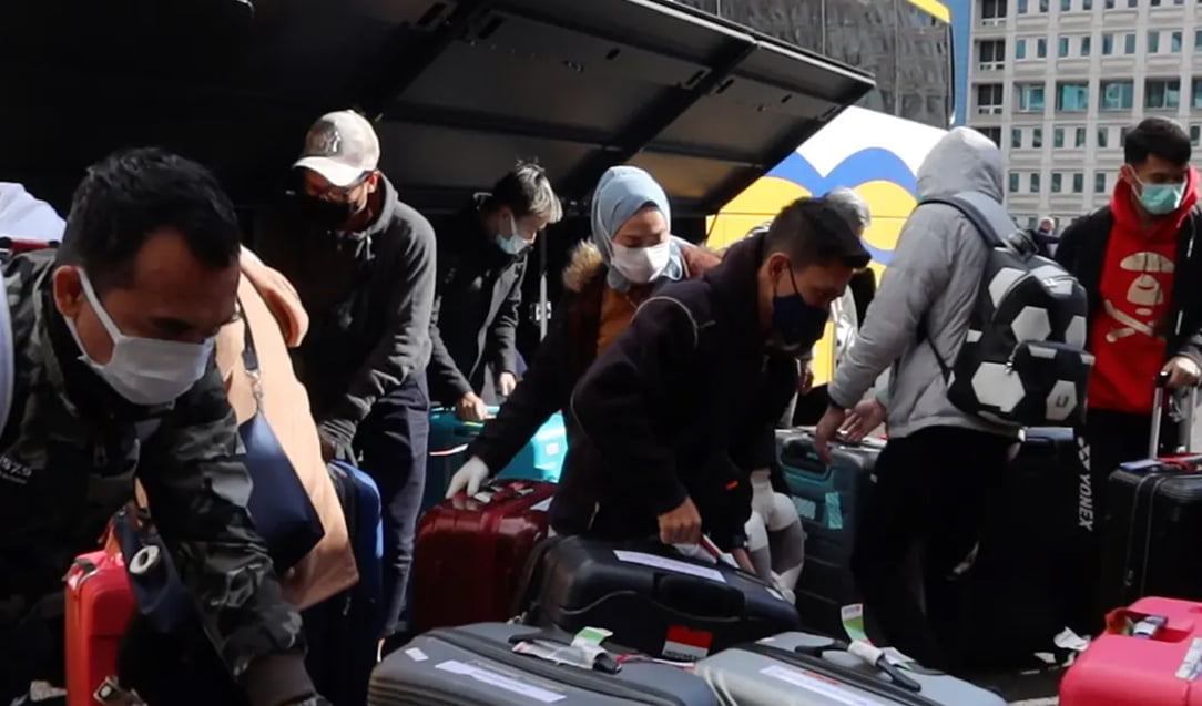 Indonesian shuttlers when they arrived in Birmingham, UK, in March 17, 2021.