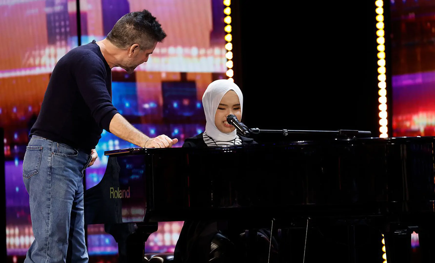 Simon Cowell at the stage with Putri Ariani